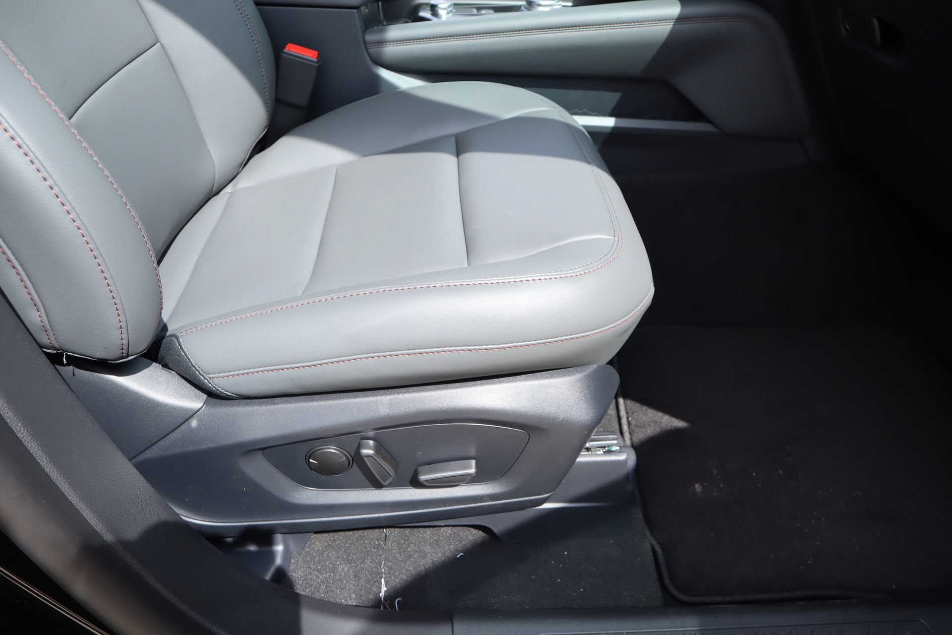 New 2026 Ford Explorer Active w/ Active Comfort Package AWD/4WD image 16