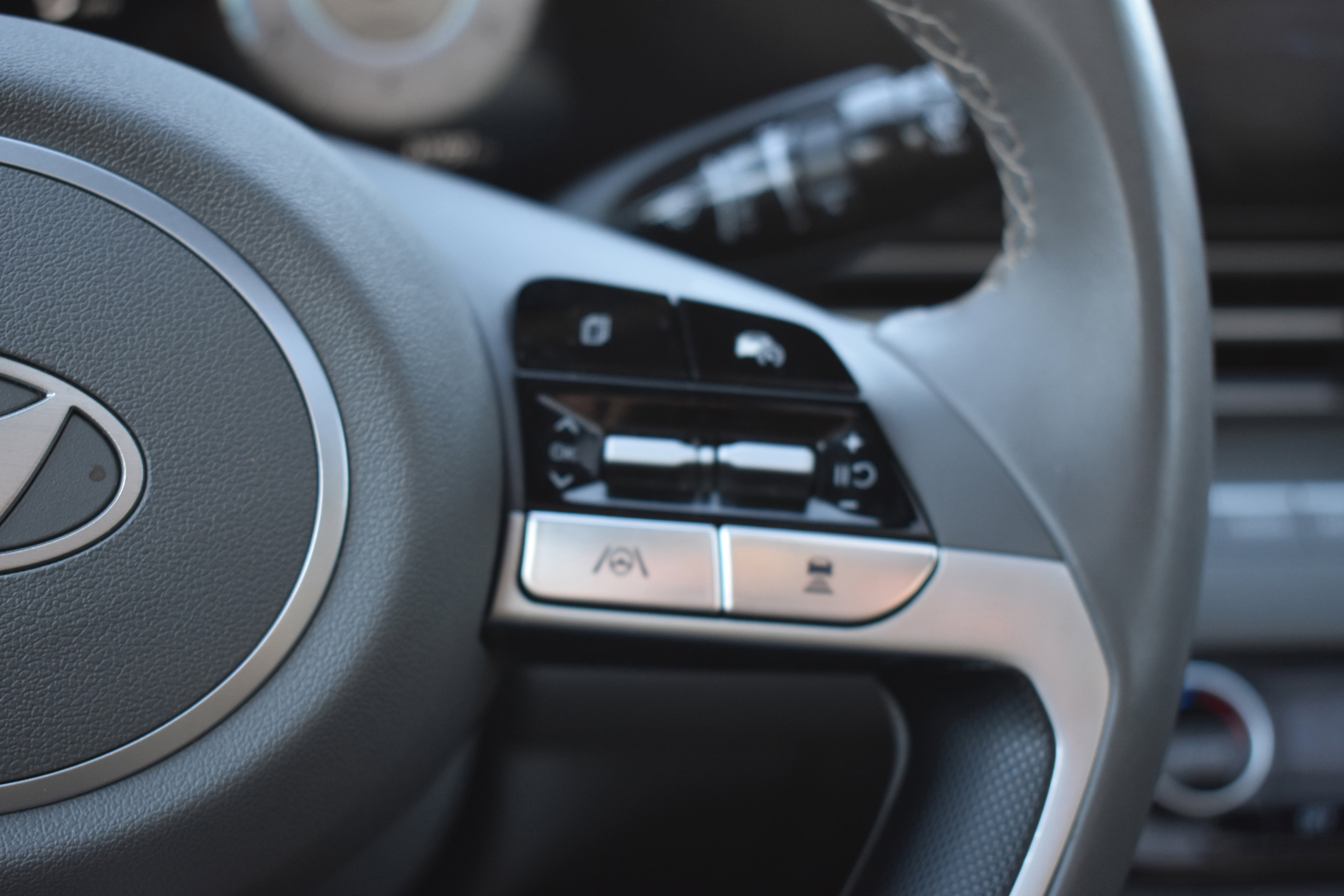 Used 2025 Hyundai Elantra SEL image 14