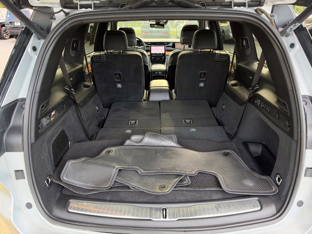 Used 2023 Jeep Grand Cherokee L Summit AWD/4WD image 38