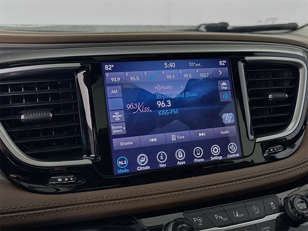 Used 2019 Chrysler Pacifica Limited w/ Tire & Wheel Group image 13