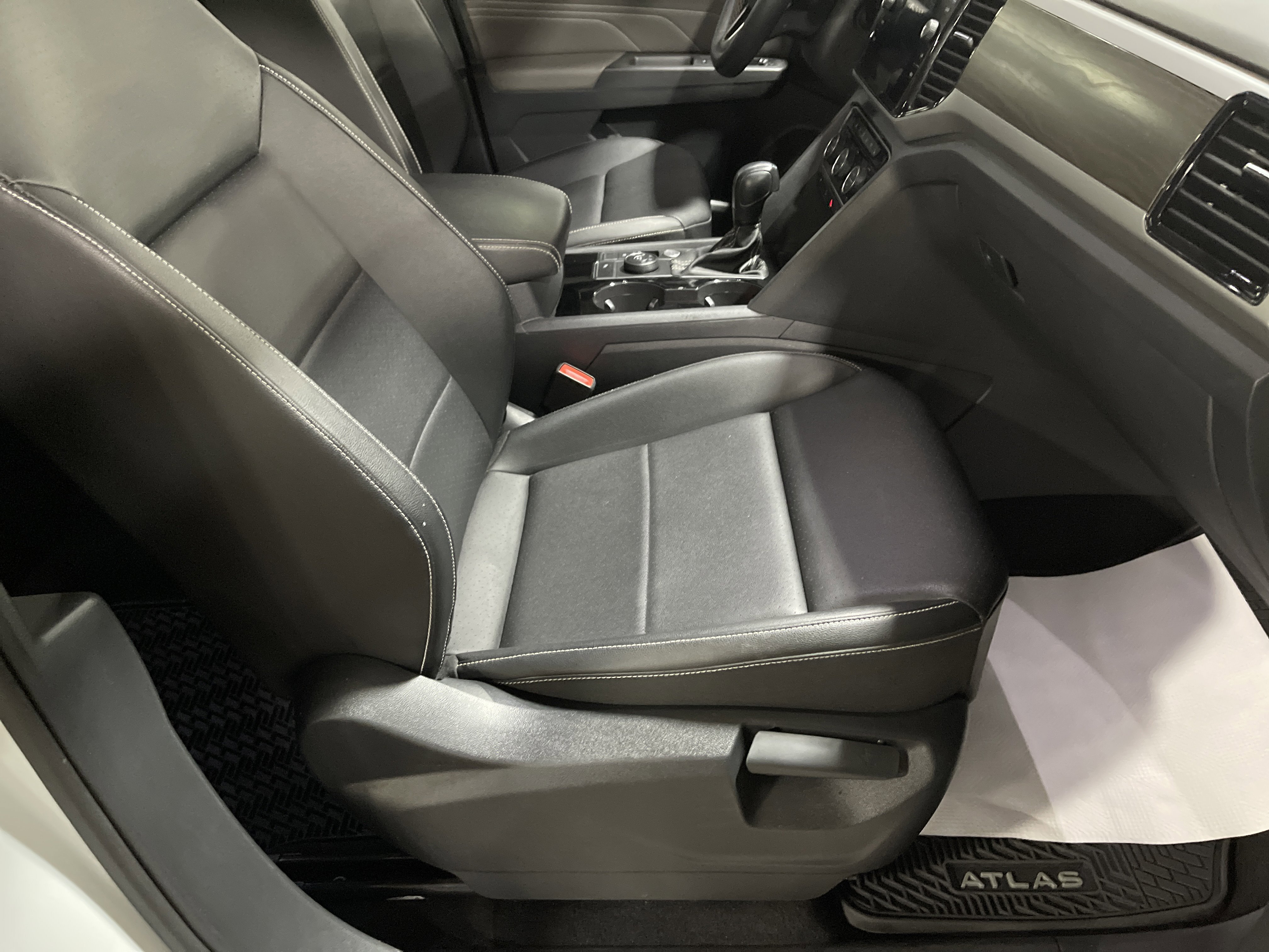 Used 2023 Volkswagen Atlas SE image 15