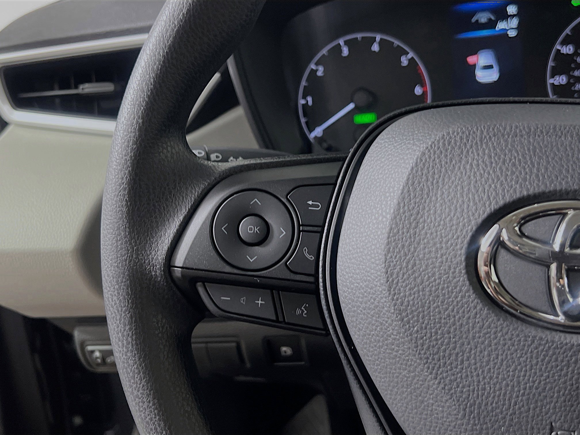 Used 2025 Toyota Corolla LE image 19