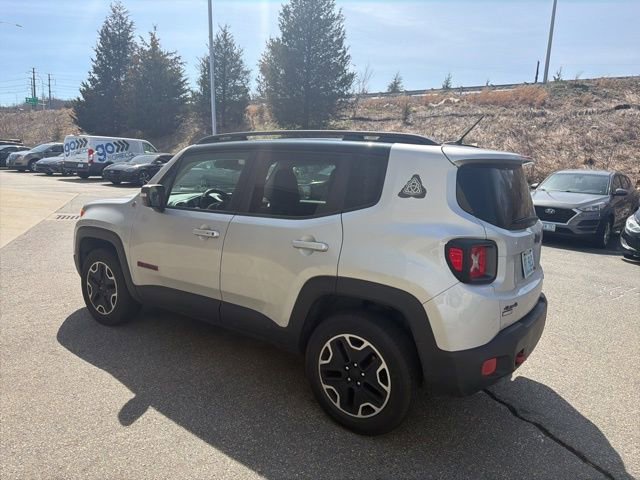 Used 2016 Jeep Renegade Trailhawk AWD/4WD image 2