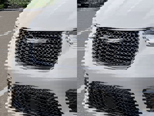 New 2026 Chrysler Pacifica Select w/ S Appearance Package image 11
