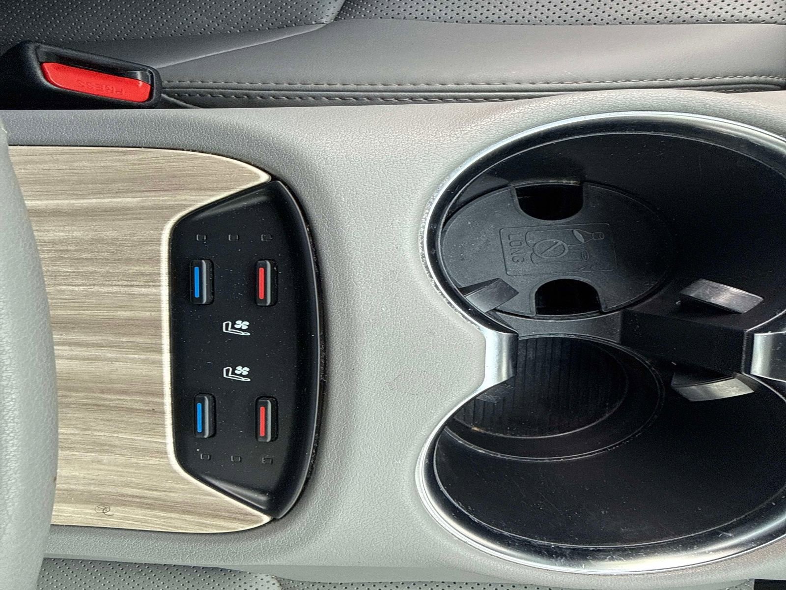 Used 2021 Toyota Venza Limited image 30