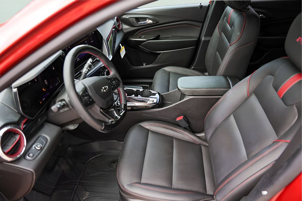 Used 2024 Chevrolet Trax RS w/ Sunroof Package FWD image 12
