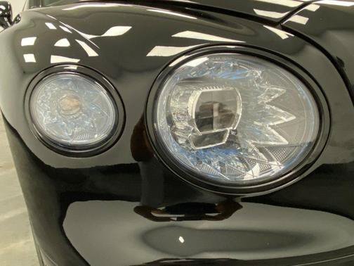 Used 2021 Bentley Flying Spur V8 AWD/4WD image 15