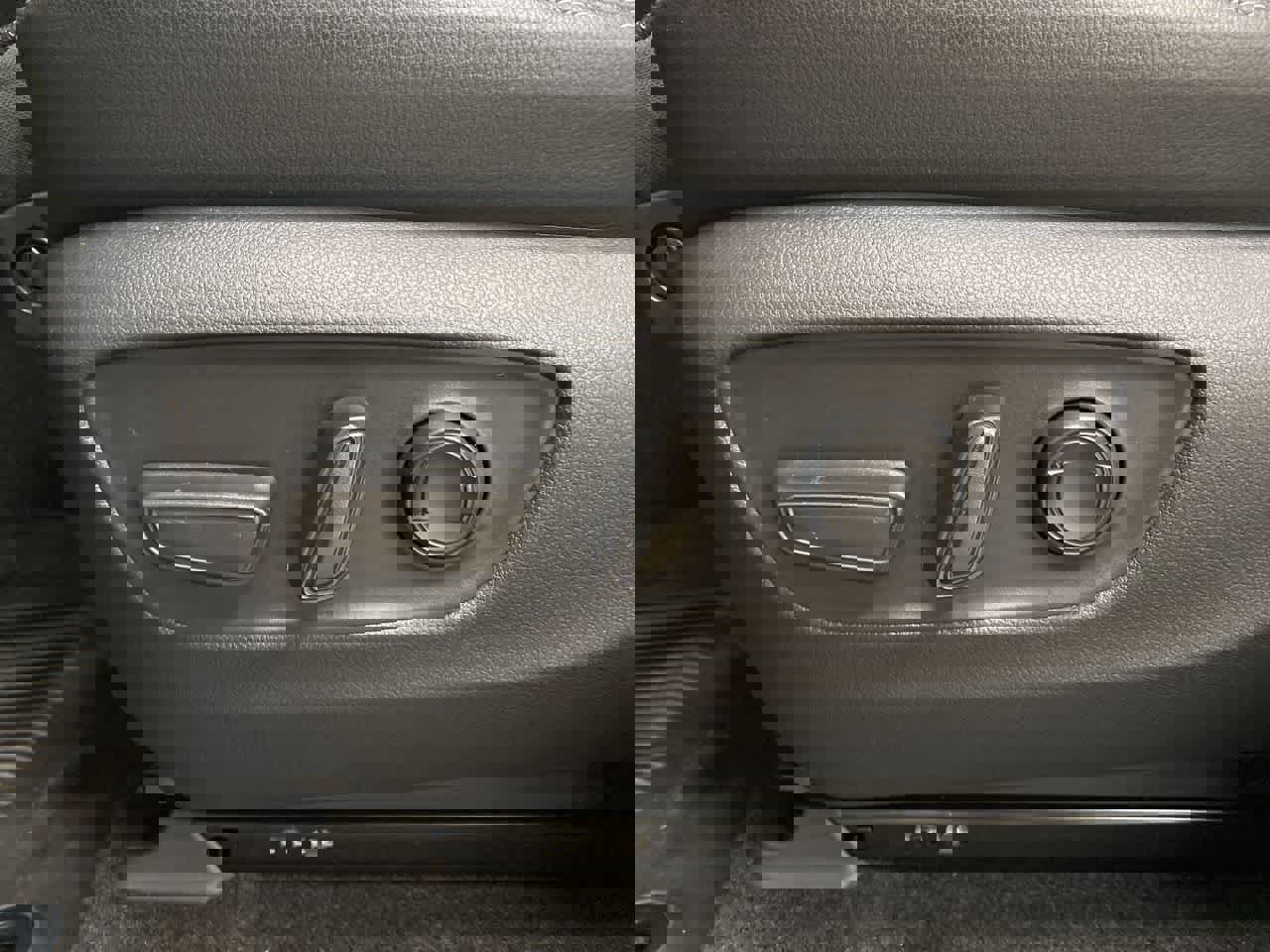 Used 2025 Toyota Land Cruiser w/ Premium Package image 16