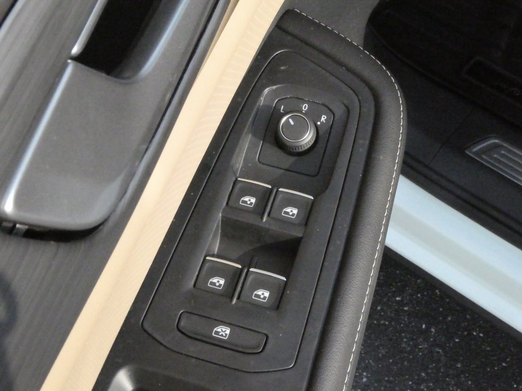 New 2025 Volkswagen Atlas Cross Sport SE image 28