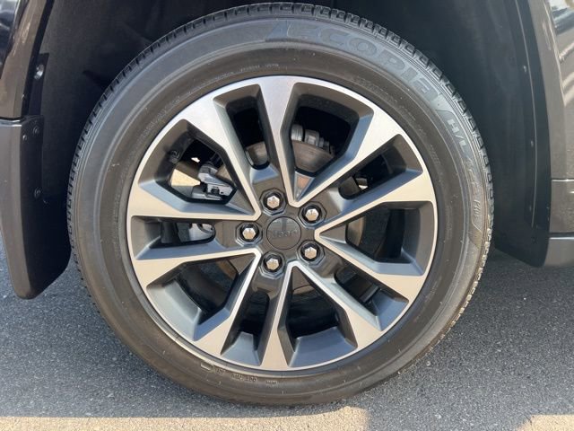 Used 2023 Jeep Grand Cherokee Overland w/ Adv Protech Group III image 23