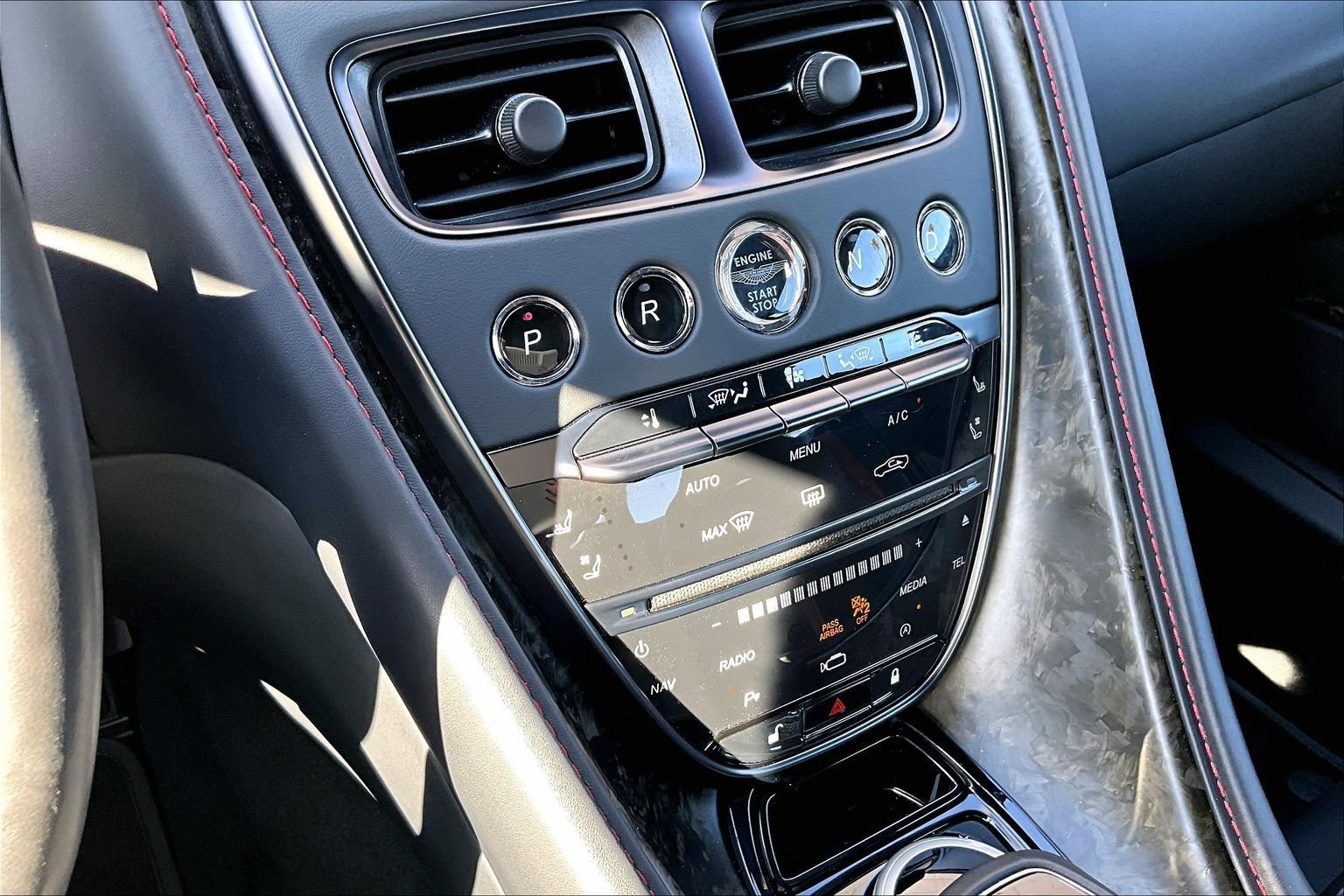 Used 2023 Aston Martin DB11 Coupe RWD image 30