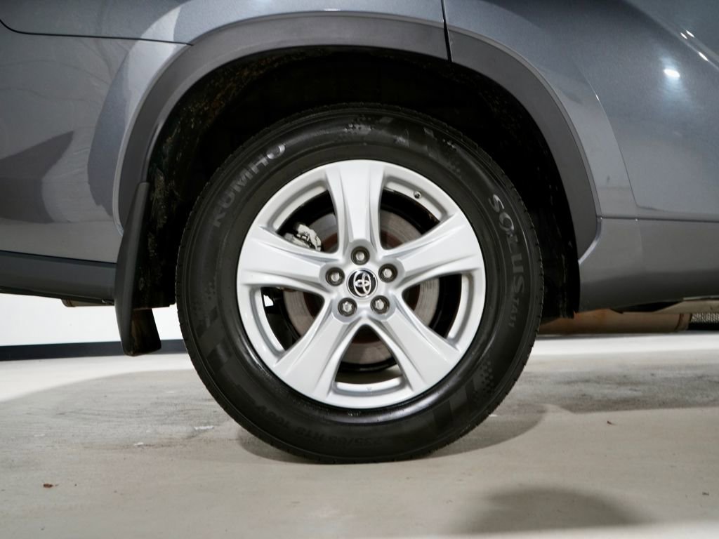 Used 2021 Toyota Highlander LE image 35