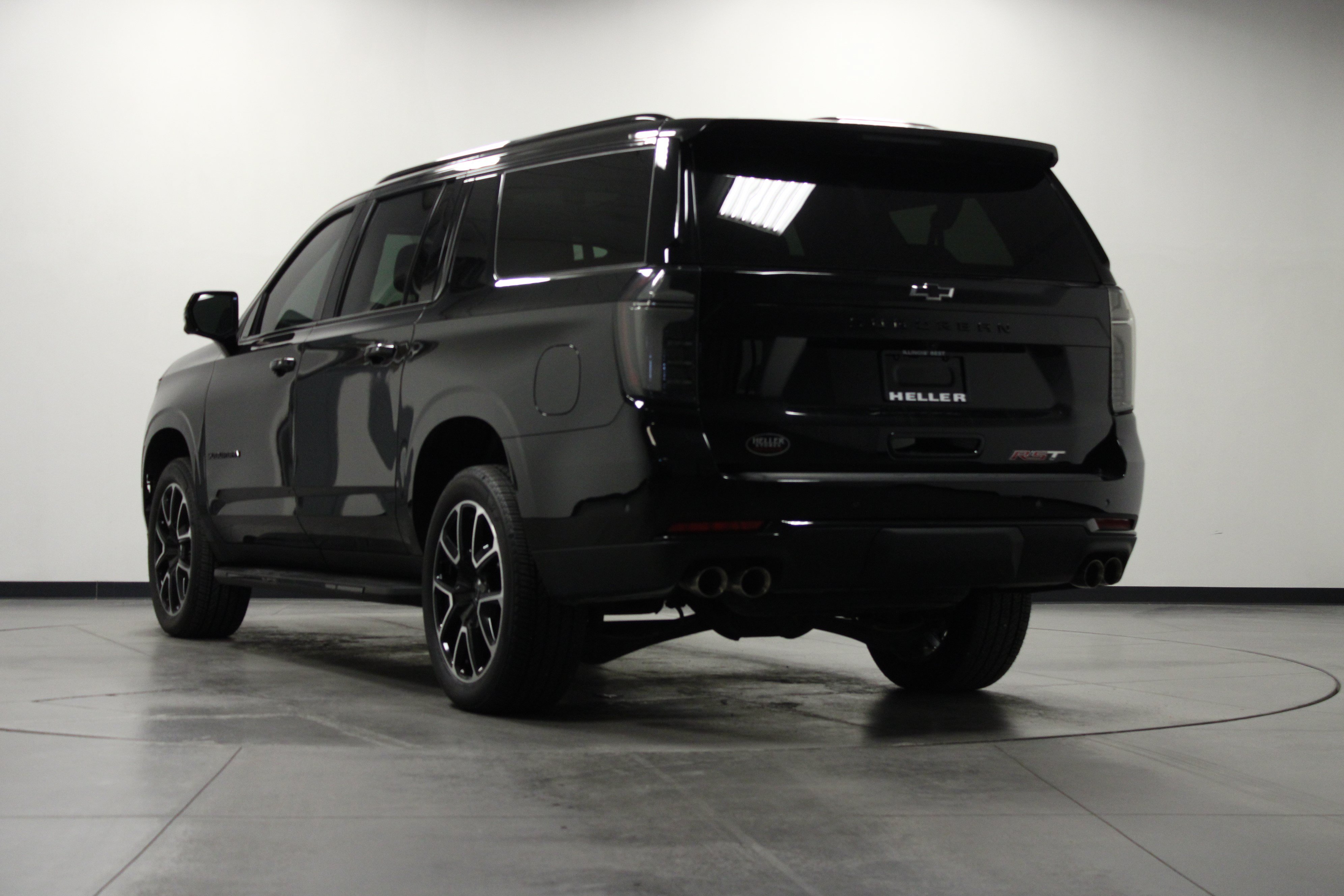 Used 2026 Chevrolet Suburban RST w/ Comfort Package AWD/4WD image 6