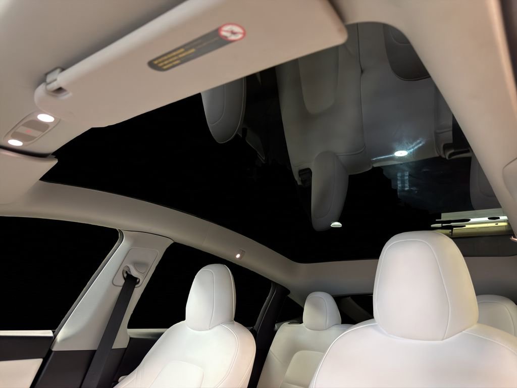 Used 2022 Tesla Model Y Long Range AWD/4WD image 23