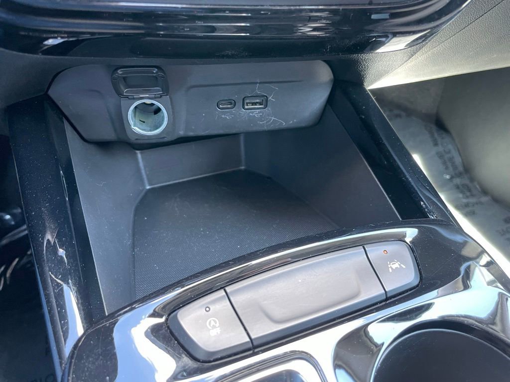 Used 2025 Chevrolet Trax LT FWD image 12