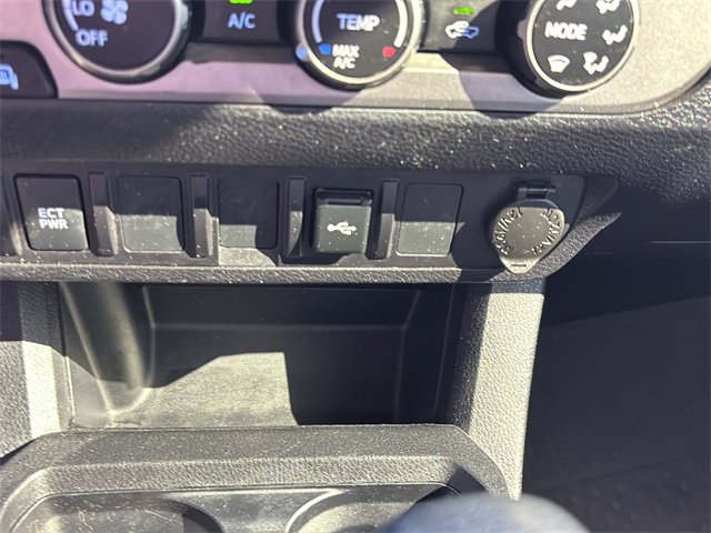 Used 2022 Toyota Tacoma SR w/ SR Convenience Package image 27