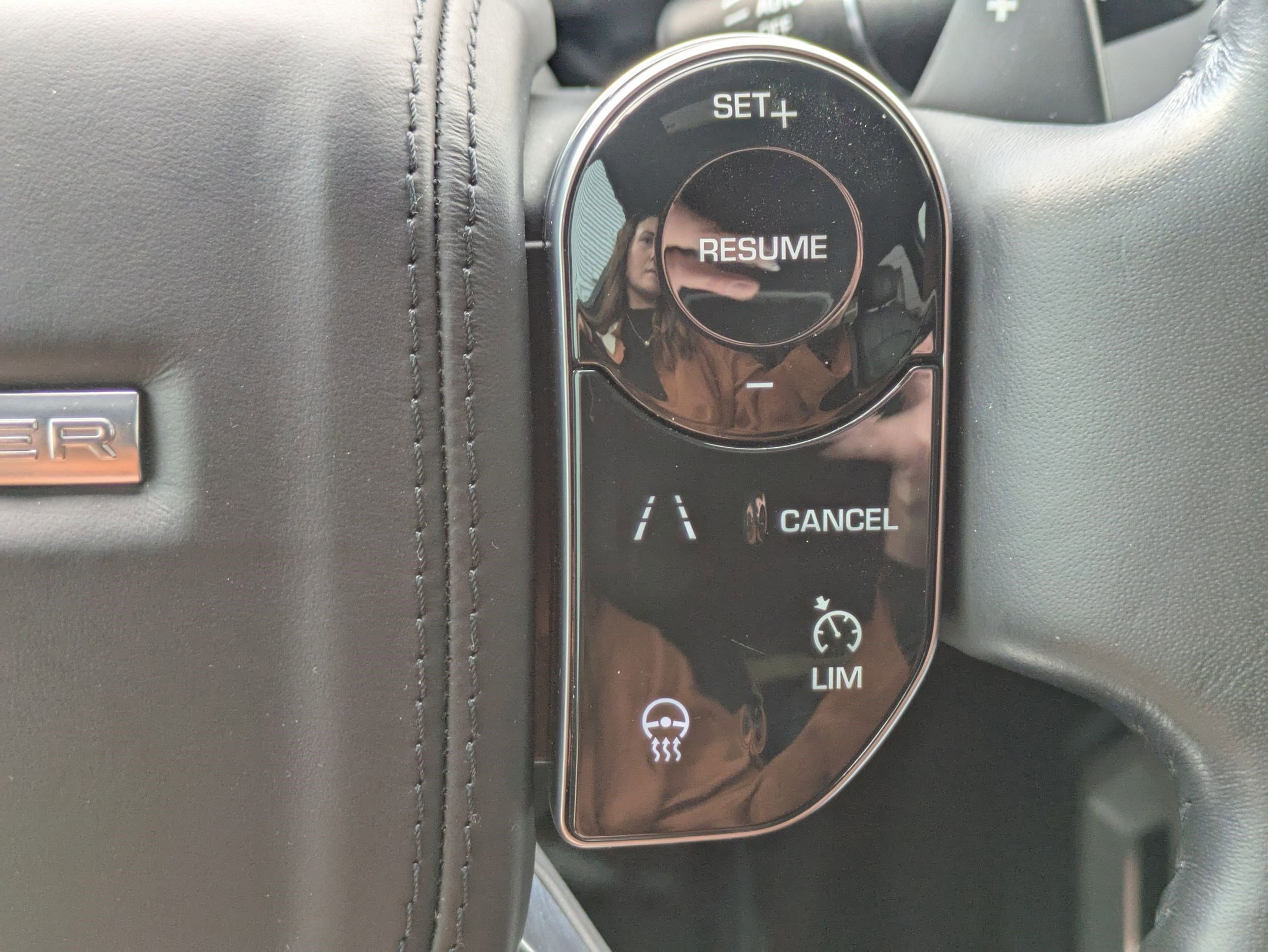 Used 2018 Land Rover Range Rover HSE image 18