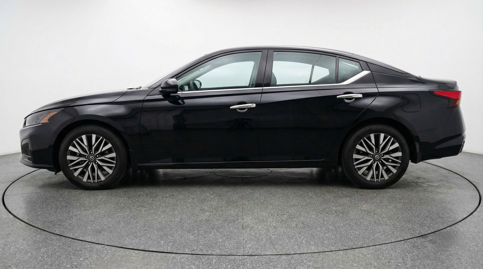Used 2025 Nissan Altima 2.5 SV image 5