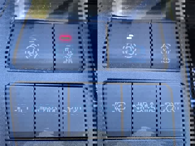 Used 2021 Toyota RAV4 XLE Premium image 38