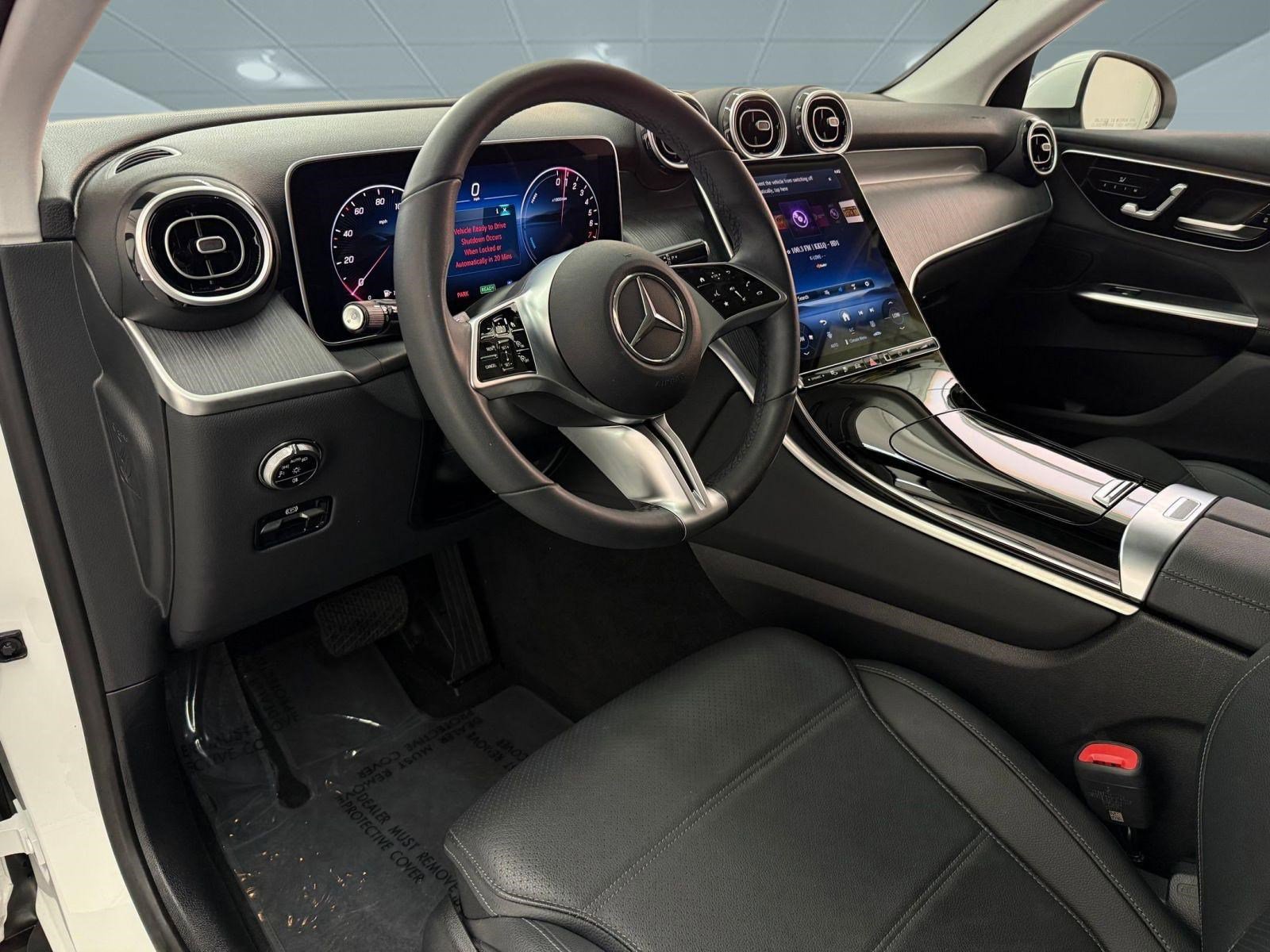 Used 2025 Mercedes-Benz GLC 350e 4MATIC image 4