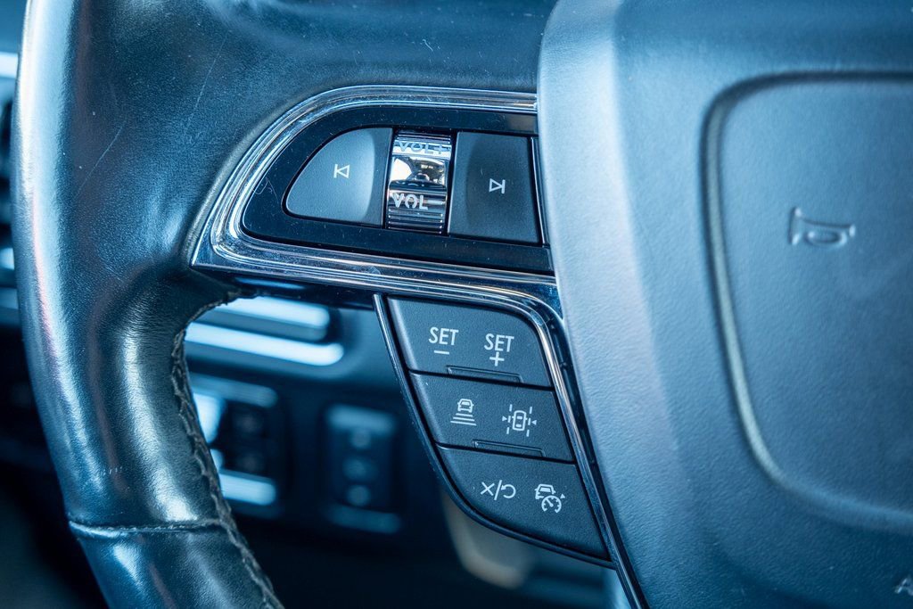 Used 2023 Lincoln Navigator Reserve image 11