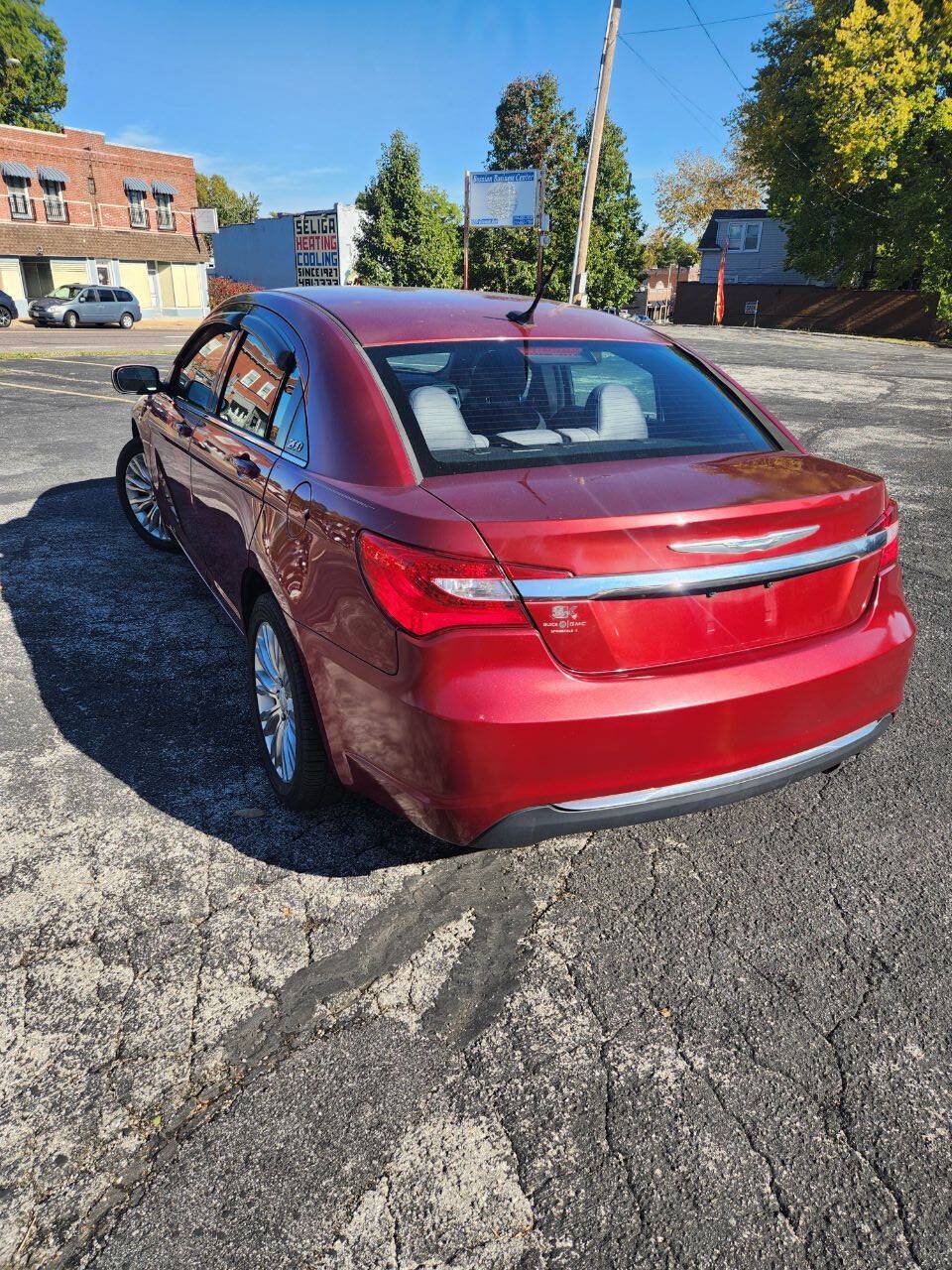 Used 2013 Chrysler 200 Touring FWD image 10