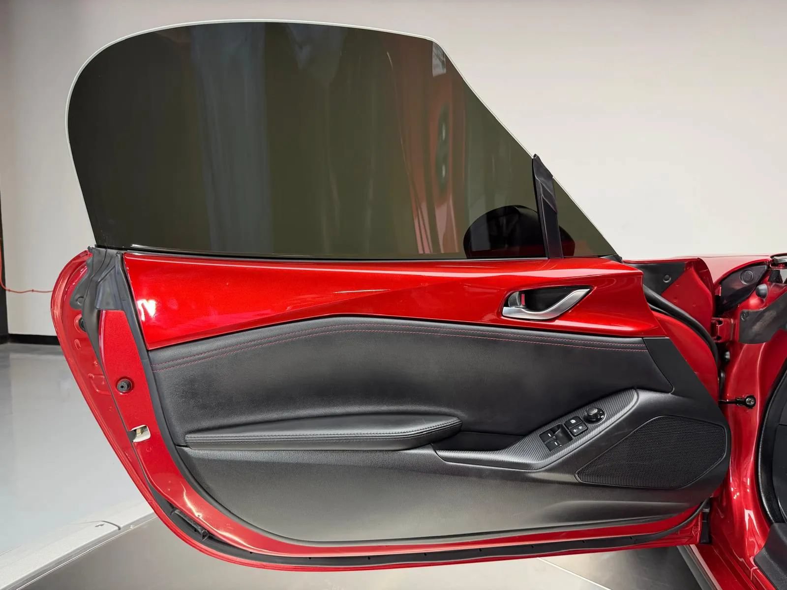 Used 2016 MAZDA MX-5 Miata Club RWD image 17