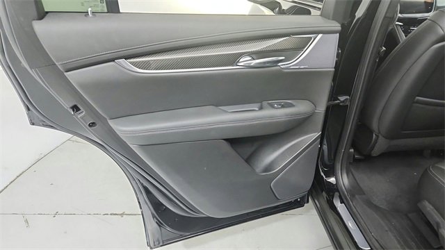 Used 2023 Cadillac XT6 Sport w/ LPO, ONYX Package image 16