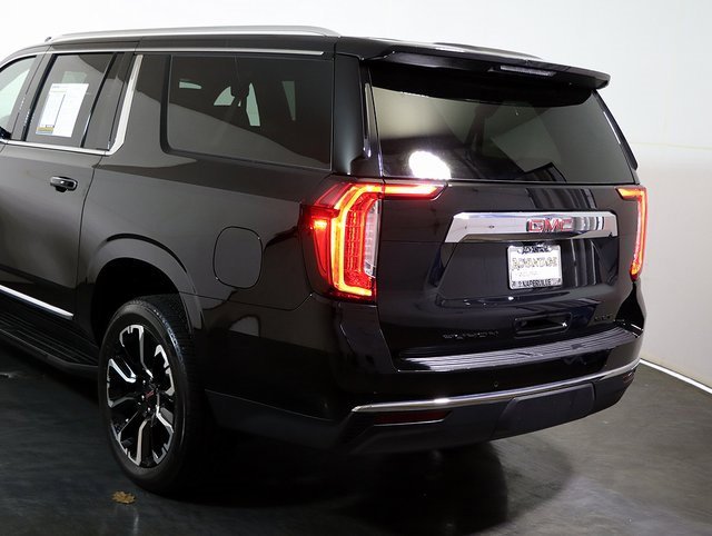 Used 2023 GMC Yukon XL SLT w/ SLT Premium Package image 11