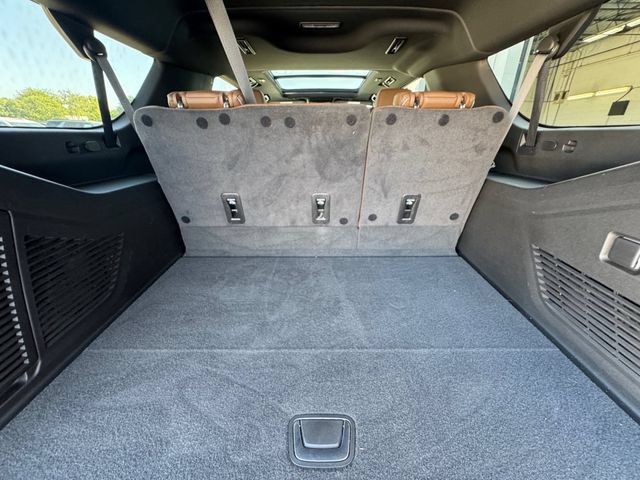 Used 2024 Chevrolet Suburban High Country AWD/4WD image 31