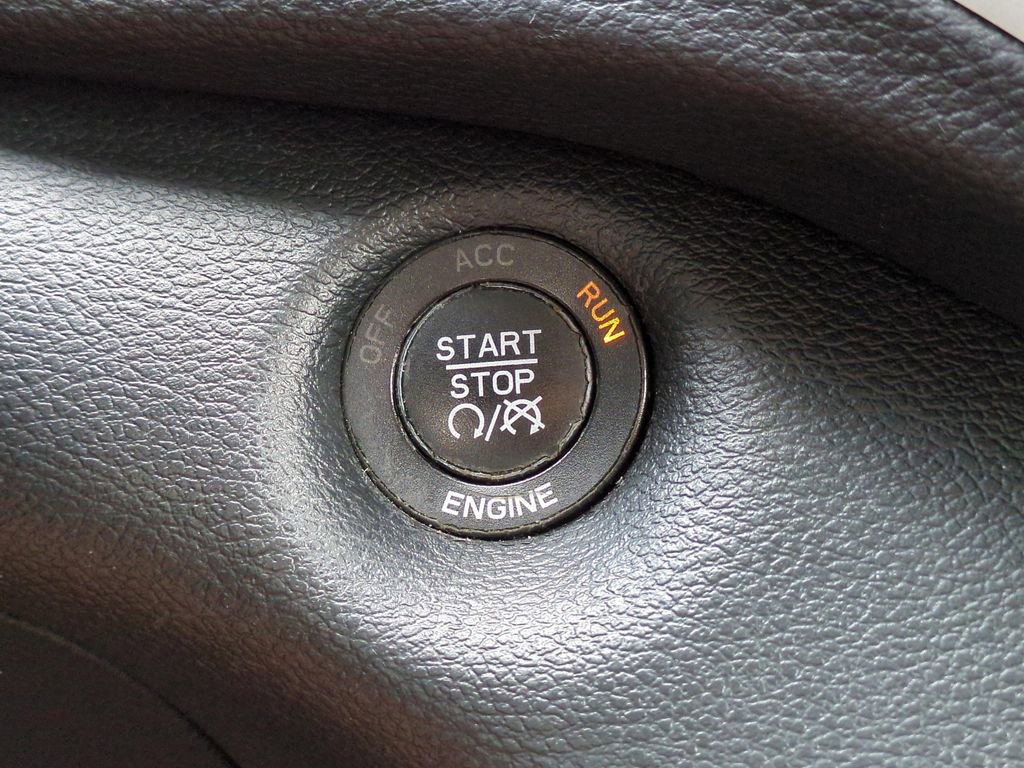 Used 2015 Jeep Cherokee Trailhawk w/ Comfort/Convenience Group AWD/4WD image 24