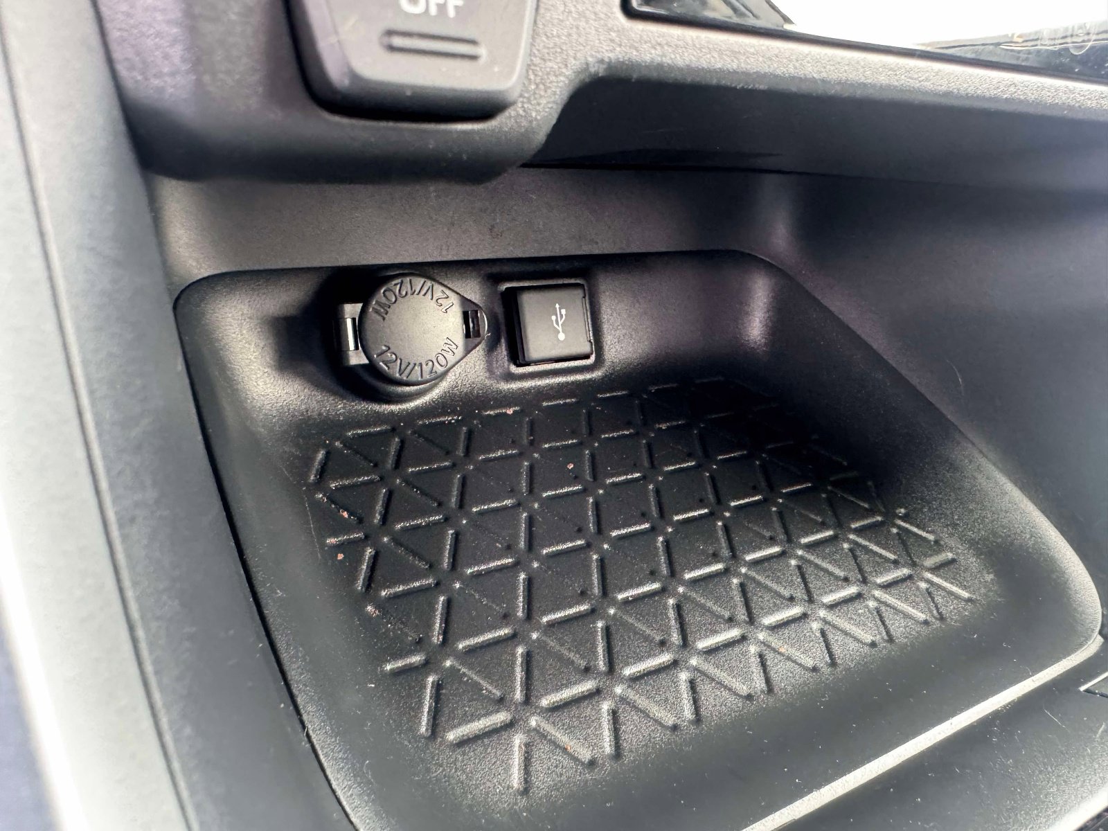 Certified 2022 Toyota RAV4 LE w/ Carpet Mat Package (TMS) image 30