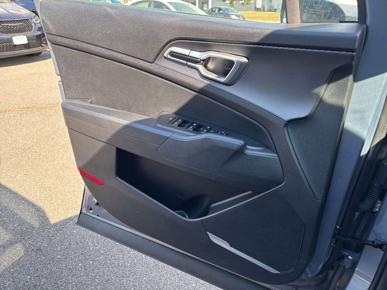 Used 2025 Kia Sportage LX image 18