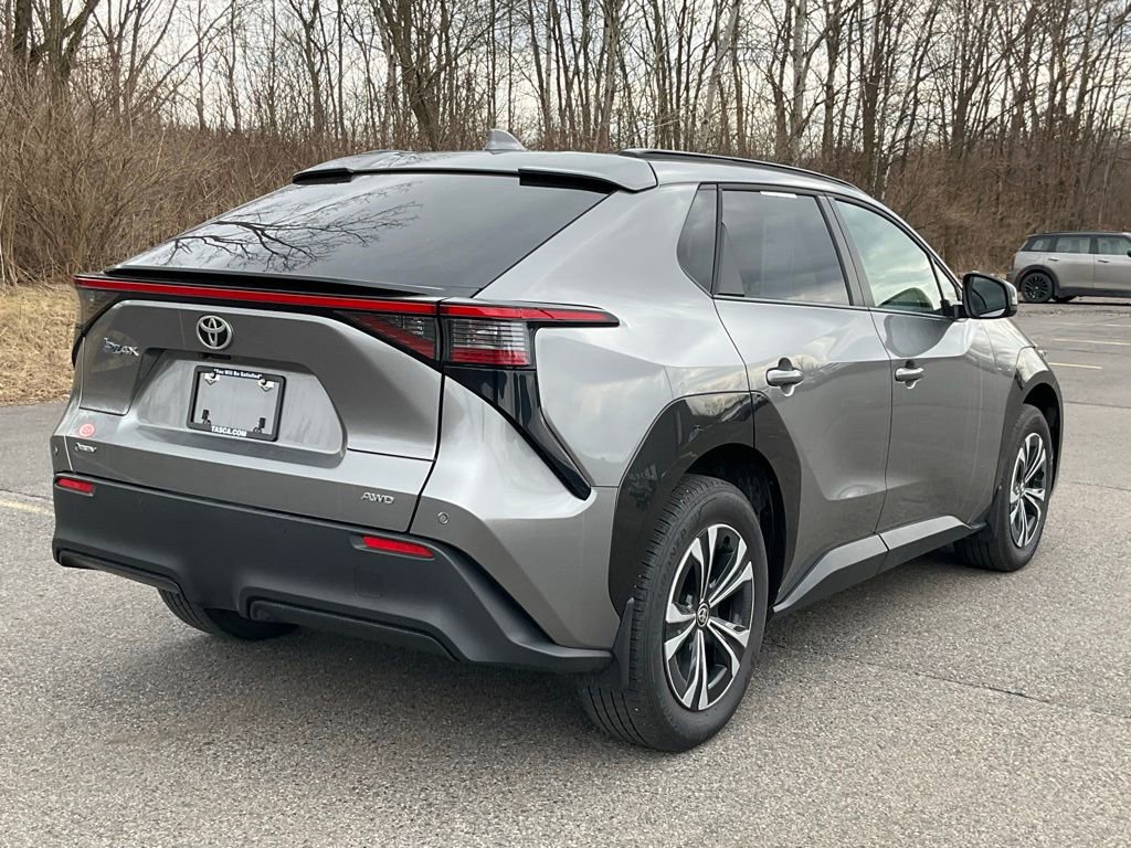 Used 2024 Toyota bZ4X XLE w/ Weather Package image 25