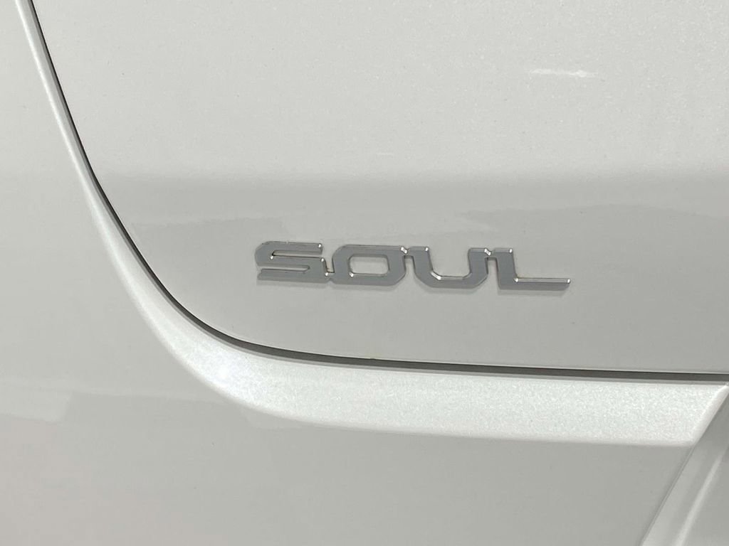 Used 2023 Kia Soul S FWD image 8