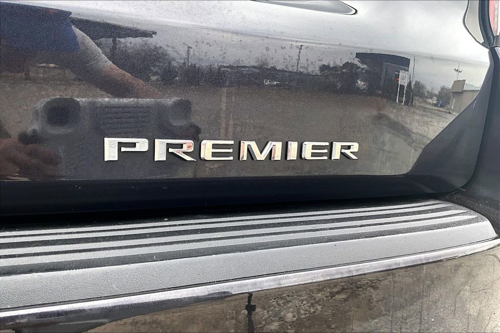 Used 2024 Chevrolet Suburban Premier image 24