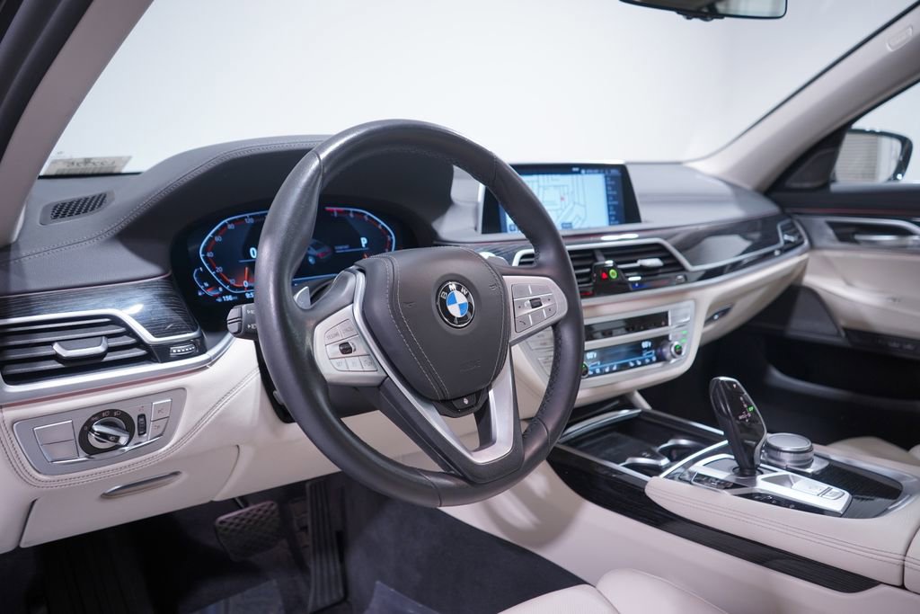 Used 2022 BMW 740i image 6