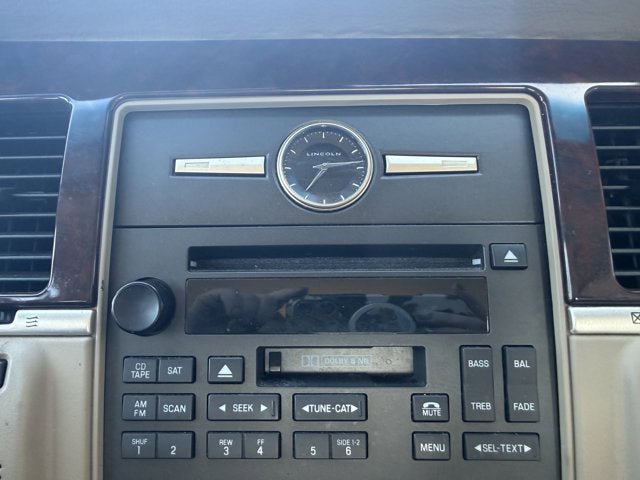 Used 2006 Lincoln Town Car Signature image 22