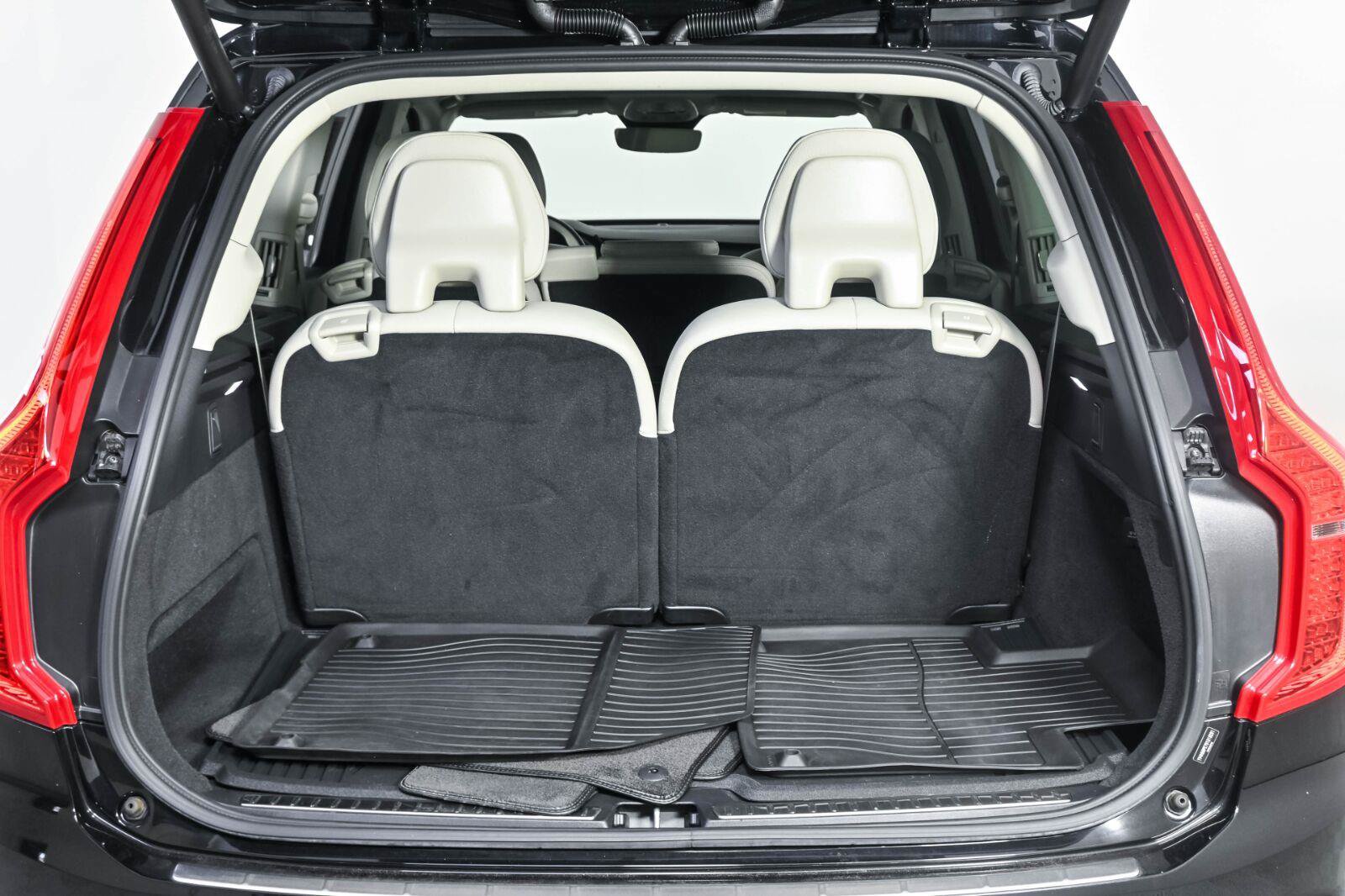 Used 2025 Volvo XC90 T8 Plus w/ Protection Package Premier AWD/4WD image 30