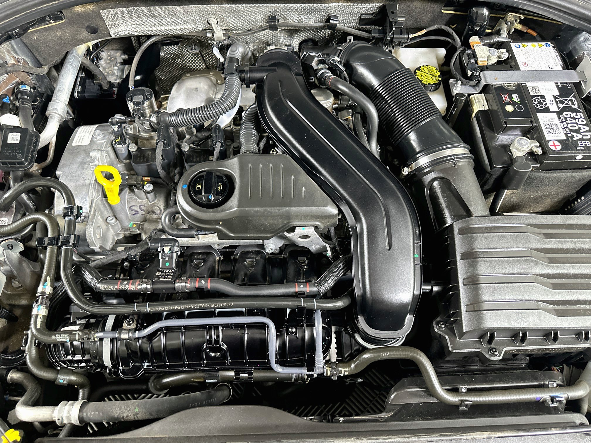 Used 2025 Volkswagen Jetta SE FWD image 32