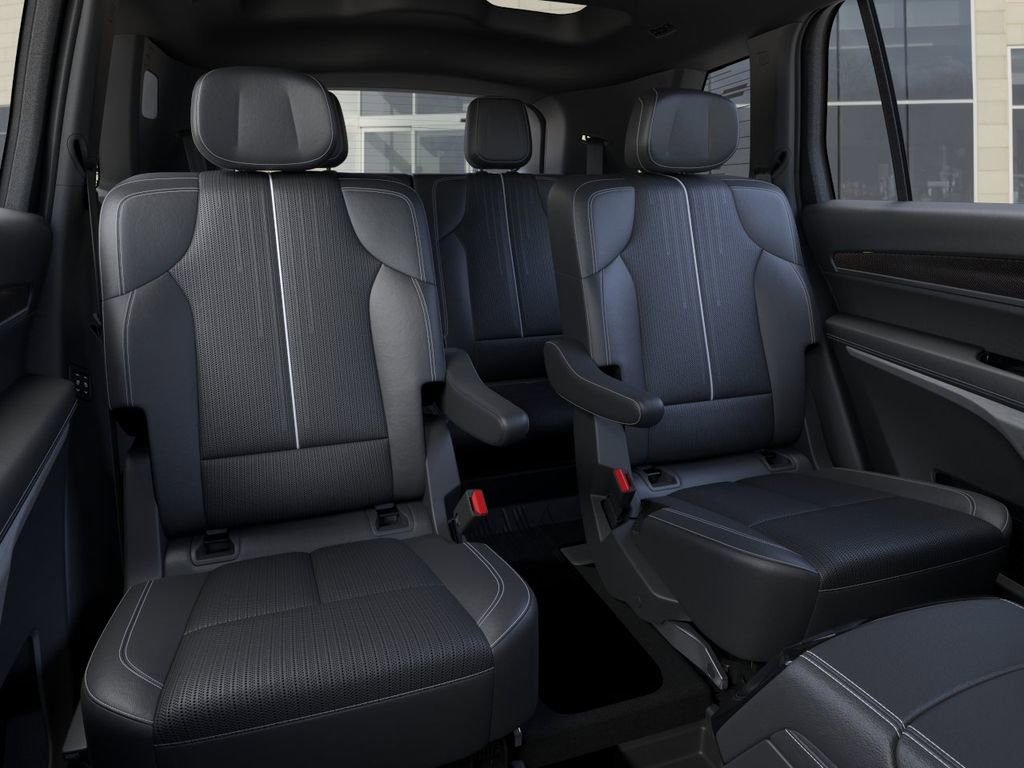 New 2026 Cadillac Vistiq Sport w/ LPO, Floor Liner Package AWD/4WD image 17