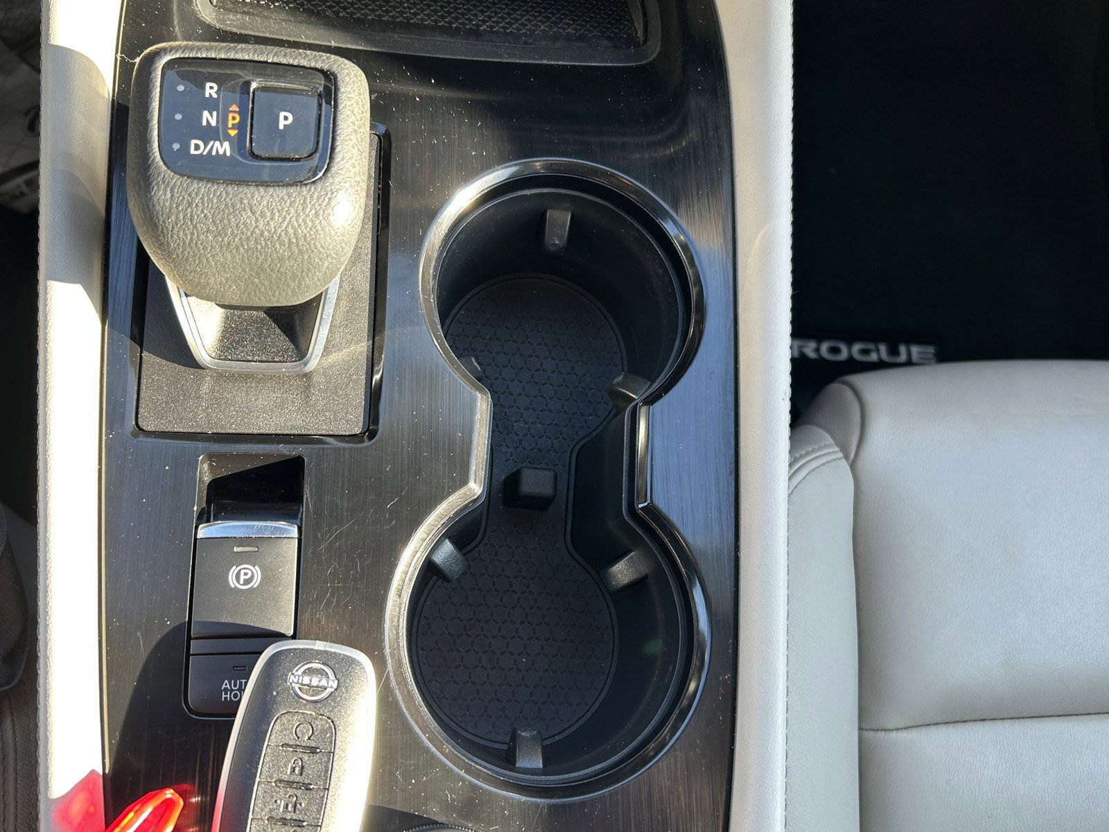 Used 2023 Nissan Rogue SL w/ SL Premium Package image 31