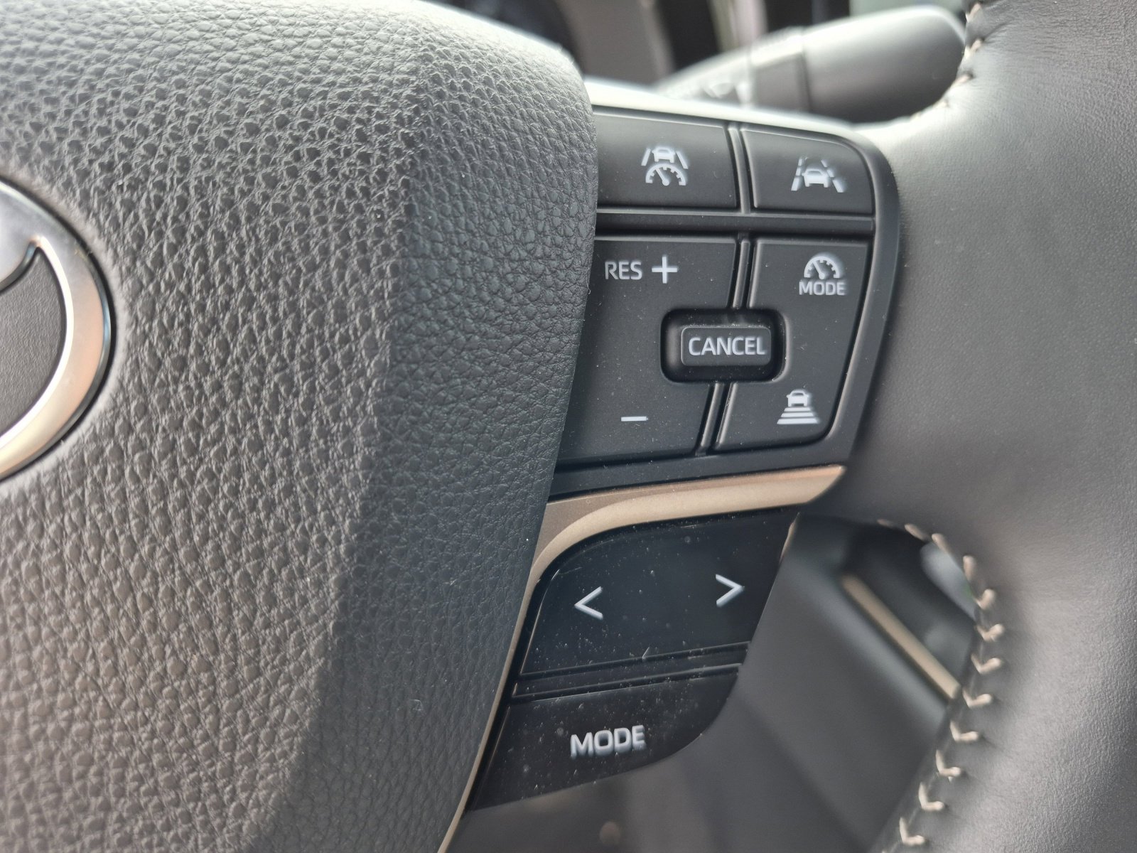 Used 2026 Toyota Crown XLE image 27