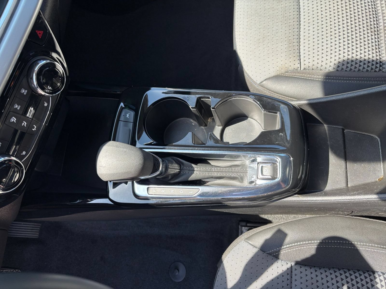 Used 2025 Chevrolet Trax LT w/ LT Convenience Package FWD image 39