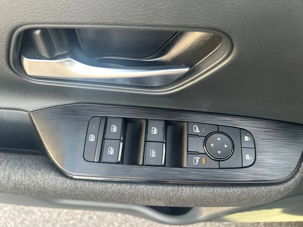 Certified 2025 Nissan Kicks SV FWD image 19