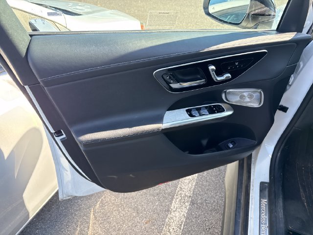 Used 2024 Mercedes-Benz GLC 300 4MATIC image 25