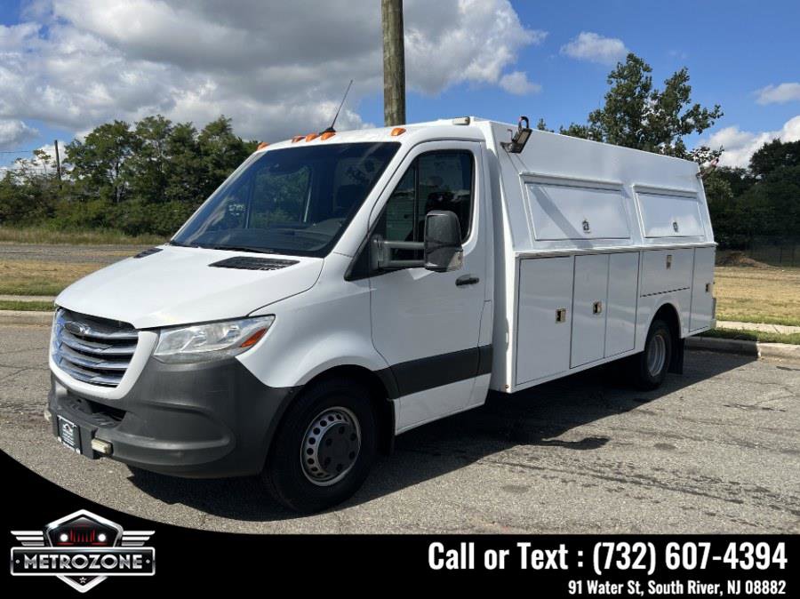 Used 2019 Freightliner Sprinter 3500 w/ Premium Package image 11