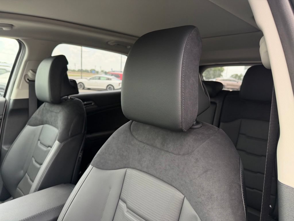 New 2026 Kia Sportage SX FWD image 12