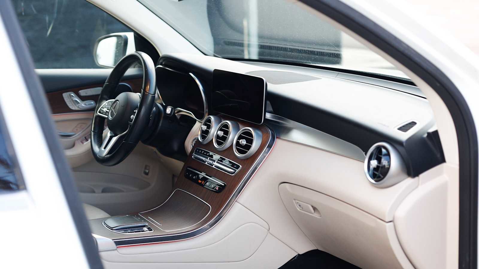 Used 2022 Mercedes-Benz GLC 300 4MATIC image 18