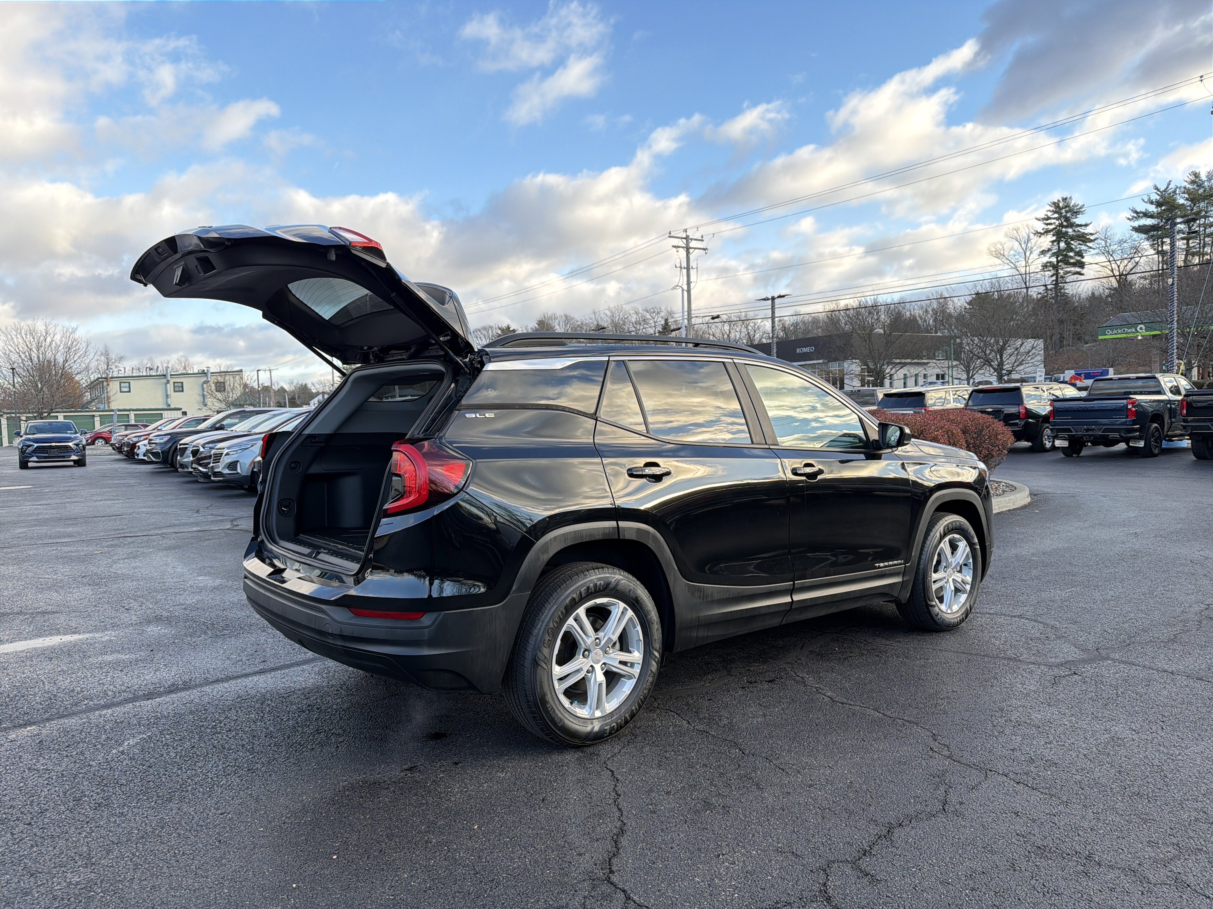 Used 2022 GMC Terrain SLE w/ Driver Convenience Package image 33